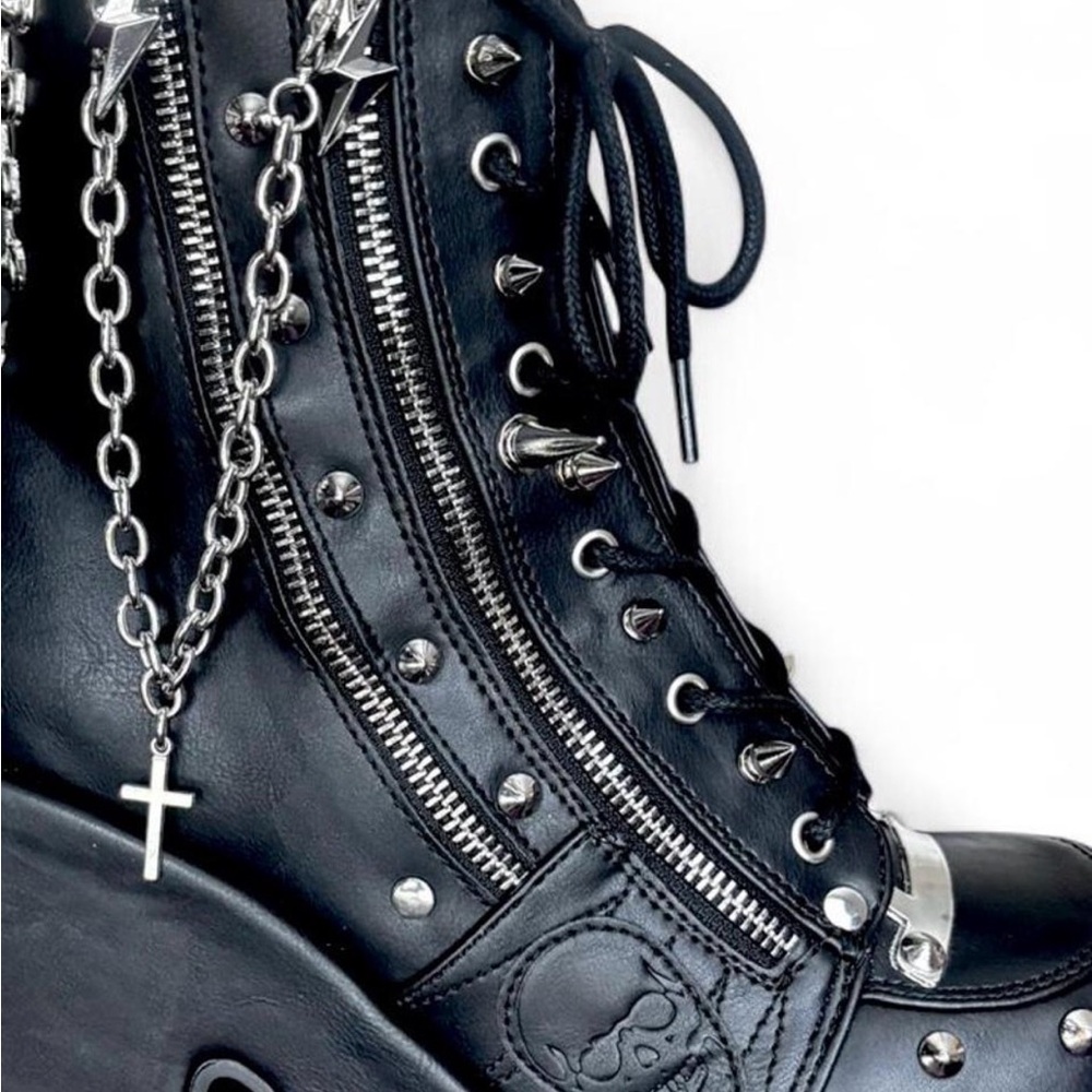 CUSTOM Demonia
Camel 208 Platform Boots
Size Women's 9 - Picture 4 of 7